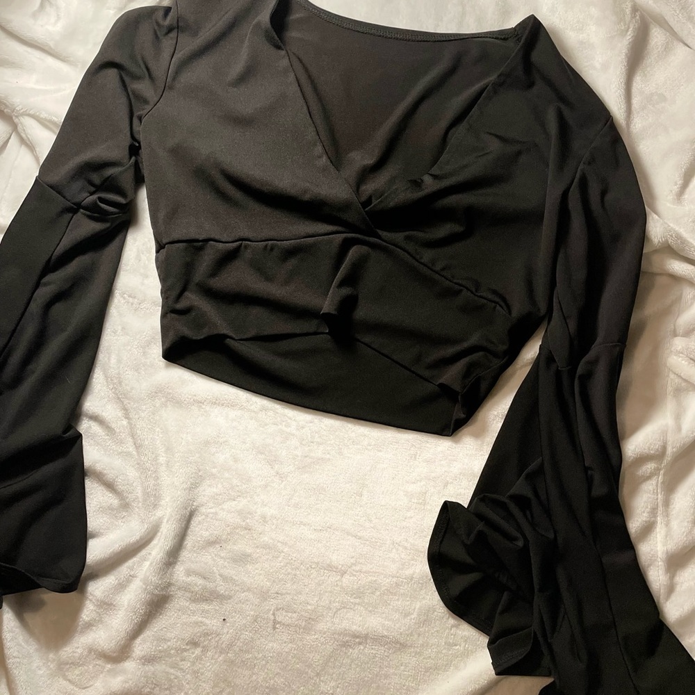 Black, short crop top, v-neck, with flowy sleeves